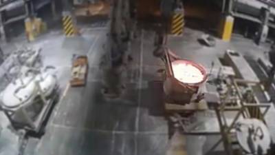 Une poche d’aluminium en fusion se renverse