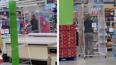 Une femme fait ses courses dans une cabine à roulettes