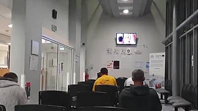 Un film pornographique diffusé dans la salle d'attente des urgences d'un hôpital