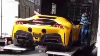 Un boulet livre une Ferrari SF90 Stradale à 500 000 euros