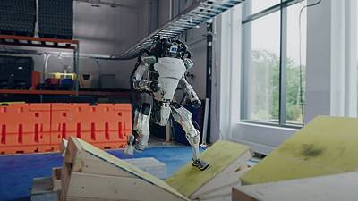 Les robots de Boston Dynamics font du parkour