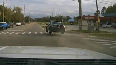 Un automobiliste décolle dans les airs lors d'une course poursuite