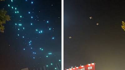 Des drones tombent du ciel pendant un spectacle