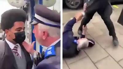 Un policier harcelé par des étudiants