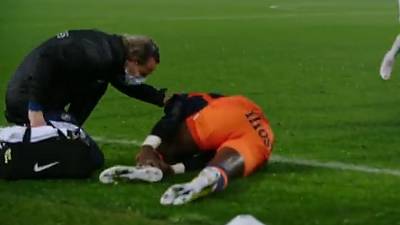 Un kiné demande à joueur de simuler pour avoir un carton rouge