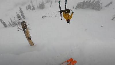 Enseveli sous la neige après un backflip