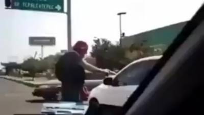 Un SDF braque des automobilistes pour avoir de l'argent