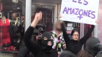 Des féministes organisent une action contre une boutique Jacquie et Michel