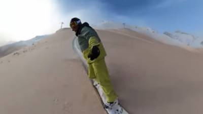 Du snowboard sur le sable du Sahara dans les Pyrénées