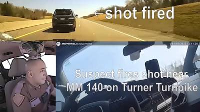 Un policier super calme pendant une dangereuse course-poursuite