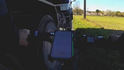 Un chauffeur de camion renverse volontairement un cycliste avant de s'arrêter pour le frapper