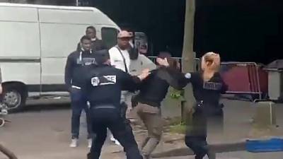 Deux policiers se font malmener à Aubervilliers