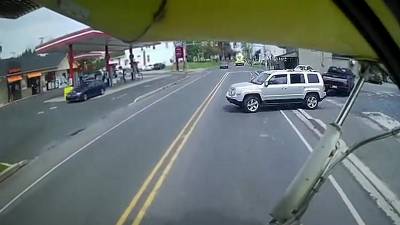 Couper la route en sortant d'un parking
