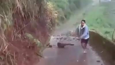 Retirer un rocher au milieu de la route