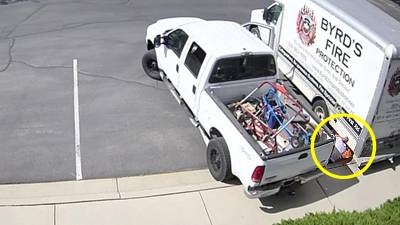 Un voleur d'essence prend feu en perçant le réservoir d'une camionnette