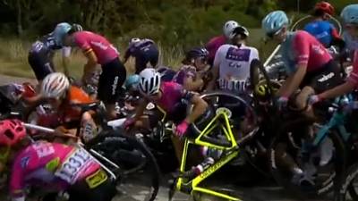 Chute collective XXL au Tour de France féminin