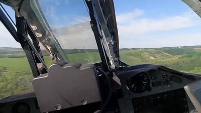 Un pilote russe s'éjecte d'un avion de chasse