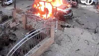 Une voiture explose sans prévenir dans la rue