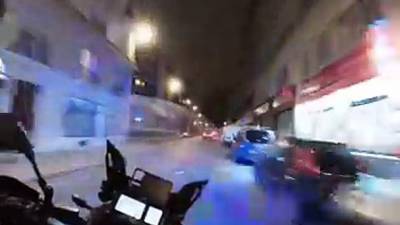 Paris : Les Images d'une Course-Poursuite Nocturne à Moto