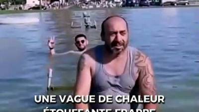 La fontaine du Trocadéro prise d'assaut par les Parisiens pour fuir la canicule